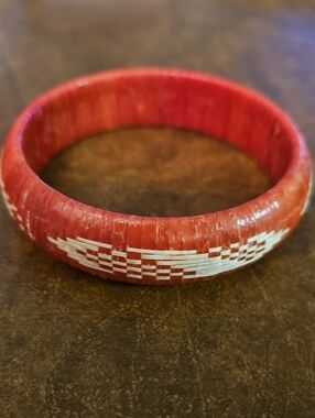 Vintage 1970s Red Marbled Resin Bangle Bracelet Woven Rattan Straw Inlay Boho